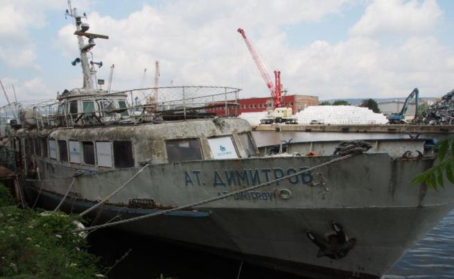 Правителствен кораб от времето на социализма става изкуствен риф в Черно море Правителствен кораб от времето на социализма става изкуствен риф в Черно море
