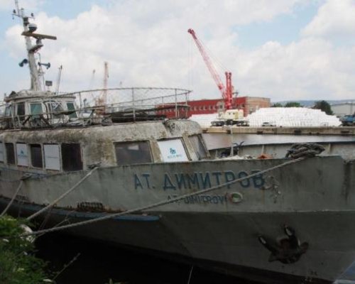 Правителствен кораб от времето на социализма става изкуствен риф в Черно море