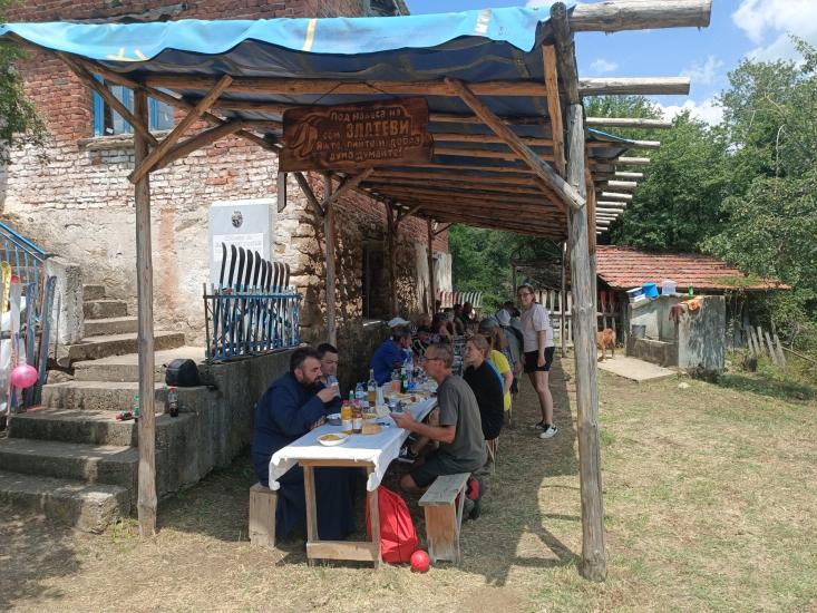 Илинден събра потомците на Сухострел край параклиса Св. пророк Илия Илинден събра потомците на Сухострел край параклиса Св. пророк Илия