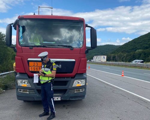 Безумие на пътя! Спряха камион с 20 тона пропан-бутан заради опасен дефект (СНИМКИ)