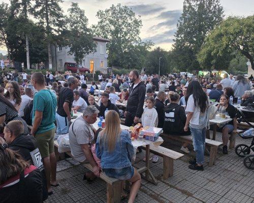 Пълен площад в Селище за събора  Родова памет , песни и хора огласиха селото до късно през нощта