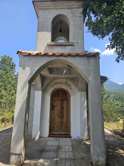 Параклисът  Св. Петка  в Брежани празнува храмовия си празник днес