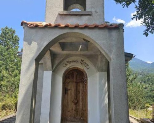 Параклисът  Св. Петка  в Брежани празнува храмовия си празник днес