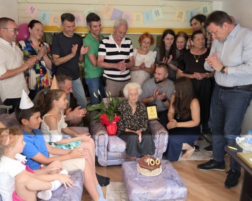 Петрич почете своя столетница: Катерина Костенарова навърши 100 години