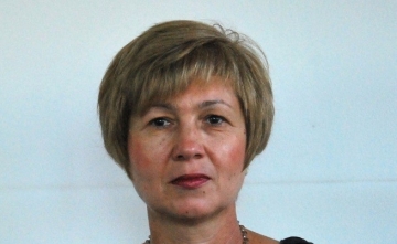 Жена поема Агенция Митници от днес