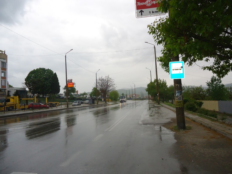 ВНИМАНИЕ ШОФЬОРИ! Мокри и хлъзгави са пътните настилки в Благоевград и региона