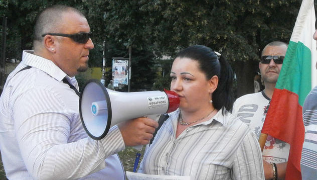 Благоевградските протестъри Хр. Ядкова и Д. Лалев обвинени за измама на мераклии за работа в Англия