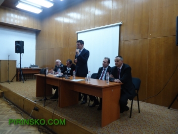 БСП Благоевград посрещна остро външният министър Кристиан Вигенин