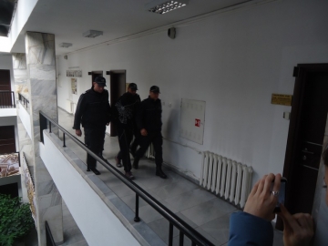 Стара травма в гърба тормози Ембака в ареста