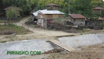 Жителите на благоевградското село Еленово се заканиха да съдят кмета на община Благоевград заради вчерашния инцидент, на който пострада 76-годишният Богдан Стоилов