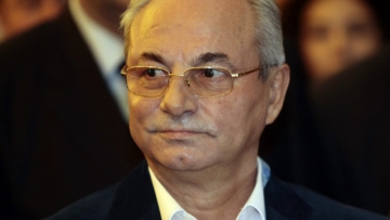 Почетният лидер на ДПС Ахмед Доган, става на 60 години