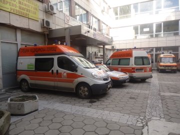 Общото събрание в благоевградската поликлиника се провали, нароченият за гонене управител Ст. Веселински се разсърди, че го карат да чете, и си тръгна