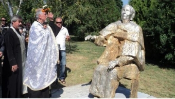 Църквата уволнява петричкият свещеник Ангел Кочев,  осветил къщата на Ванга
