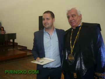 Синът на депутатът от ДПС в Пиринско Ахмед Башев се дипломира на тържествена церемония