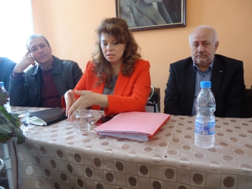 Евродепутатът Илияна Йотова пристигна спешно в Благоевград да тушира скандалите в БСП