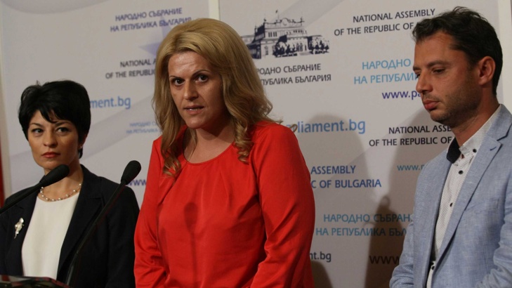 ГЕРБ: Изказването на Корнелия Нинова, че Европейската комисия спира евросредствата на България е меко казано една грозна лъжа ГЕРБ: Изказването на Корнелия Нинова, че Европейската комисия спира евросредствата на България е меко казано една грозна лъжа