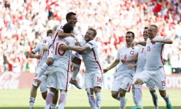 Полша за първи път на 1/4-финал след драма с дузпи
