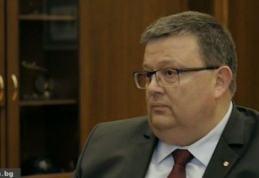 Цацаров: Един от задържаните при престрелката с Митьо Очите продаваше райски газ на туристите Цацаров: Един от задържаните при престрелката с Митьо Очите продаваше райски газ на туристите