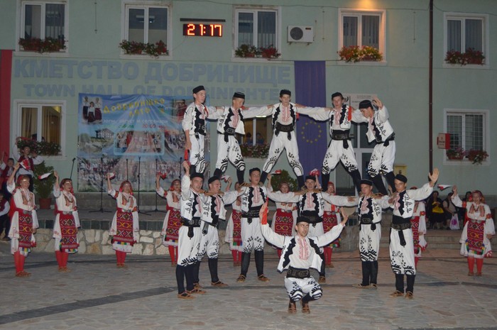 Ансамбъл Веселие превзе Добринище (СНИМКИ)