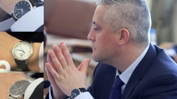 Луксът по ръцете на политиците