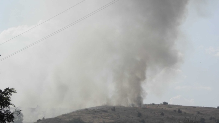 Благоевград бе обгазен от продължаващия пожар на сметището в село Бучино