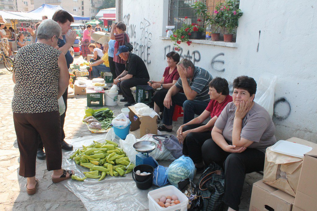 Българи пълнят евтино торбите по македонските пазари