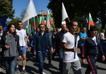 Десетки симитличани се докоснаха до факела на мира