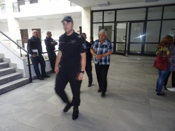 Обвиненият в блудство с малолетна Бай Пешо от благоевградския кв. Струмско остава под домашен арест