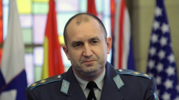 ДРЕСКОДЪТ НА ЕДИН ГЕНЕРАЛ В ОБРЕЧЕНАТА МУ КАМПАНИЯ