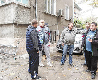 Стотици семейства в Благоевград останаха без телевизия и интернет, ДНСК сряза висящите кабели