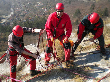 Планински спасители на БЧК ще демонстрират уменията си пред спасители от цял свят в Самоков