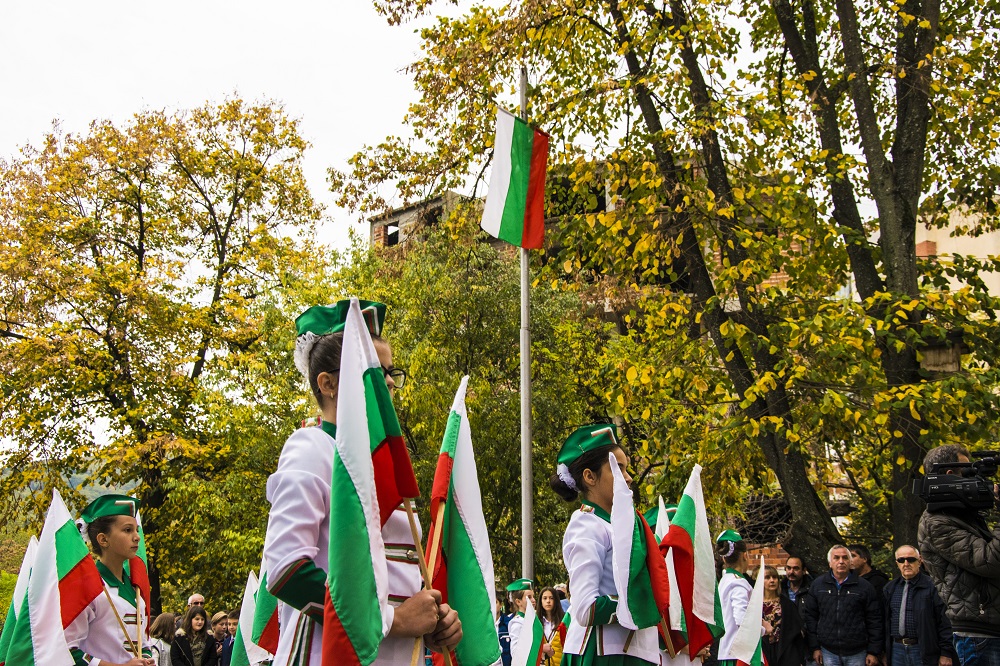 104 деца изпяха химна на България за 104-годишнината от освобождението на Петрич