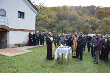 Архангеловден в   аванс  край вековен храм в симитлийското село Брестово