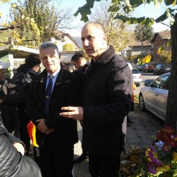 Кандидатът на ГЕРБ за вицепрезидент Пламен Манушев, Цветан Цветанов, Андрей Новаков и депутати от ГЕРБ се срещнаха с десетки жители на Симитли