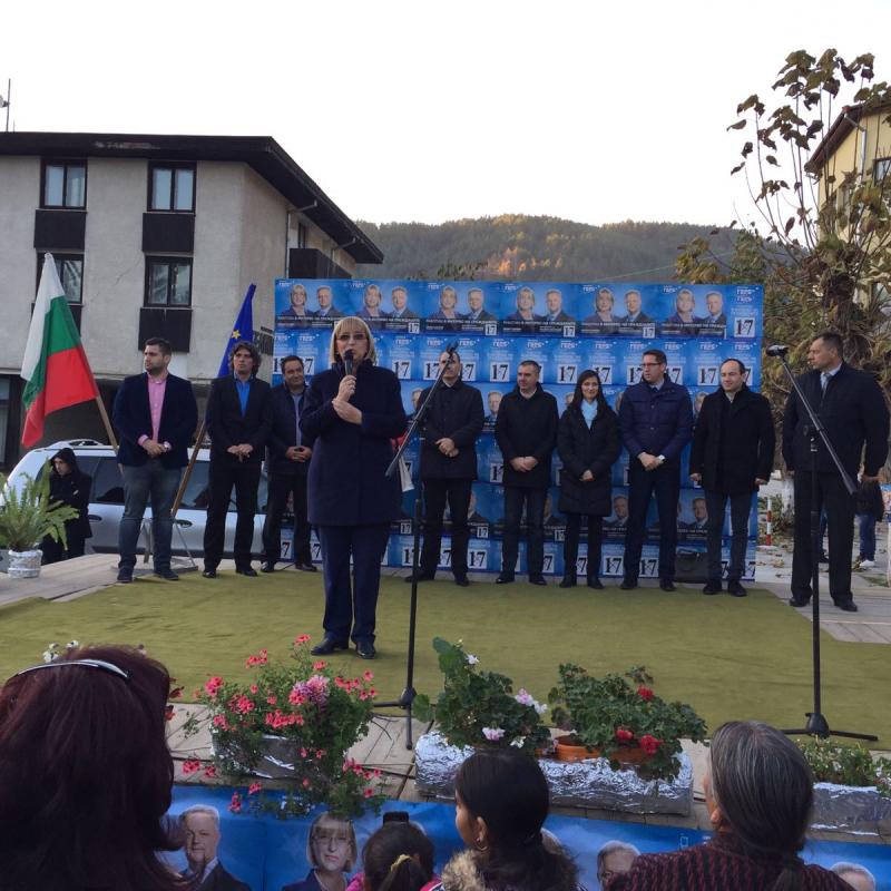 Кандидатът за президент Цецка Цачева в Белица: Осъждам вандалския акт, с който е осквернена Куршум джамия в Карлово
