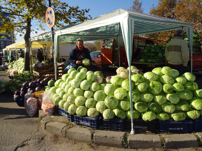 В сезона на туршиите зелето е хит на пазара в Благоевград (СНИМКИ) снимка 8