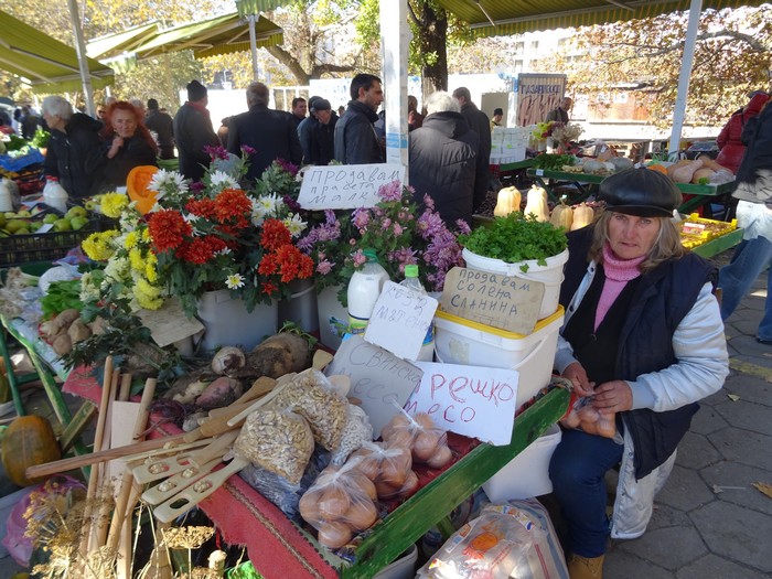В сезона на туршиите зелето е хит на пазара в Благоевград (СНИМКИ) снимка 12