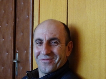 Пищен ресторантьорът, политик и адвокат Антон Драчев, спи по време на сесия на ОбС-Кресна (ВИДЕО)