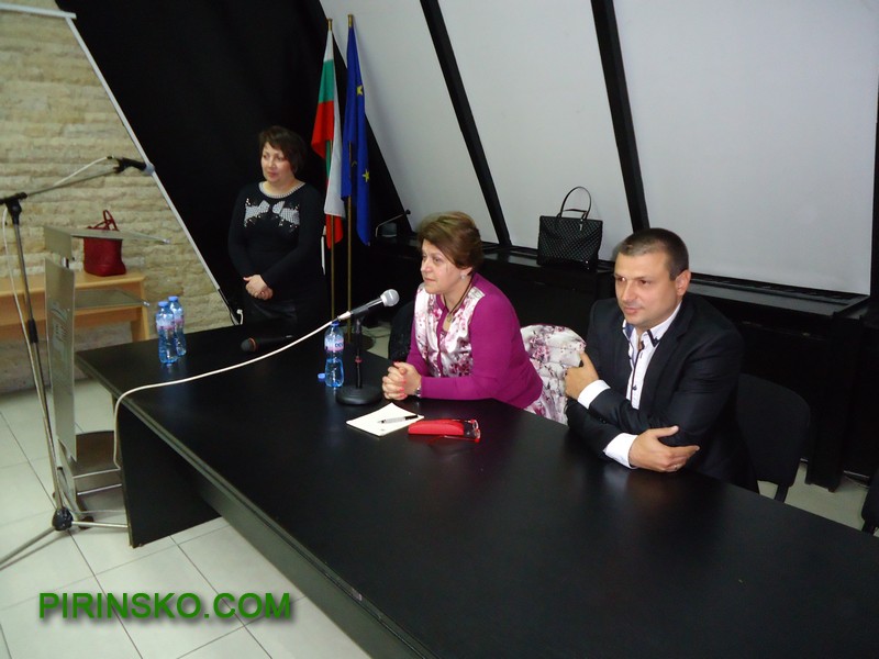В препълнена зала лидерът на ПП ДВИЖЕНИЕ 21 Татяна Дончева проведе среща с жителите на Благоевград