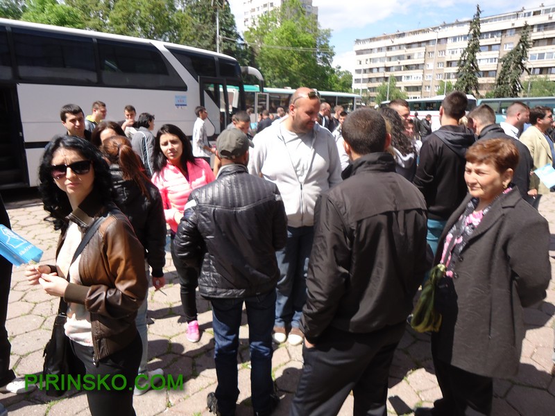 Кметът на Община Симитли Апостол Апостолов изпрати 50 младежа за учредяването на младежката организация на България без цензура в столицата