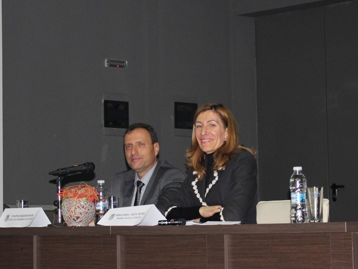 Министър Николина Ангелкова и кметът Георги Икономов обсъдиха в Банско готовността за туристически сезон 2016/2017