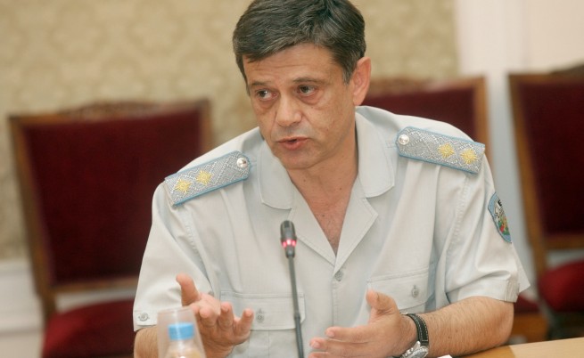 Началникът на отбраната подаде оставка заради Радев