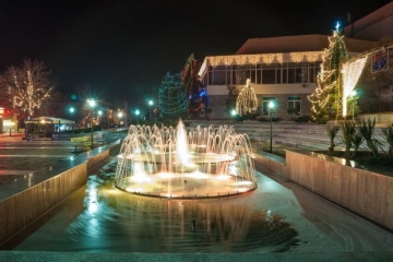 Сандански грейва празнично на Никулден