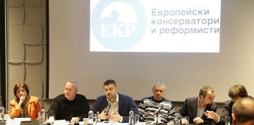 Бареков събра видни общественици, социолози и анализатори на кръгла маса за референдума