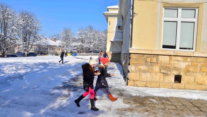 Коледната ваканция за учениците продължава до 4 януари