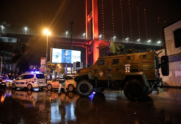 Новогодишна касапница в Истанбул! Десетки убити и ранени в нощен клуб от двама Дядо Коледа