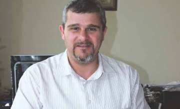 Kметът на фалиралата община Рила Г. Кабзималски увеличил за 6 години 6 пъти заплатата на съпругата си Александра
