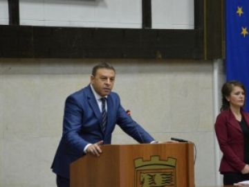 Кметът Камбитов обединява усилията на граждани и община за справяне при усложнена зимна обстановка в страната