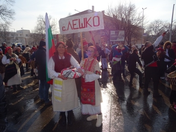 Сурвакарите от село Лешко взеха награда за  Най- добра маска и костюм” на  IX общински фестивал на кукерските игри в Благоевград