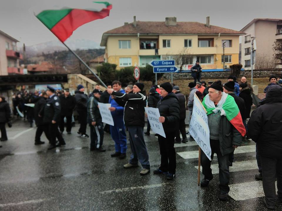 Главен път Е-79 блокиран!Жители на Община Кресна излязоха на протест!